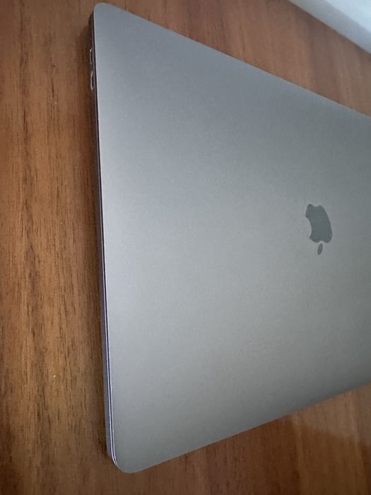 MacBook Pro 15” Retina 2017 | i7 2.8 GHz | 16 GB RAM | SSD 256 GB