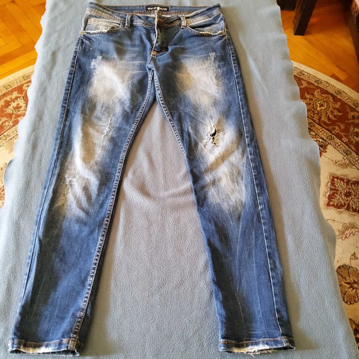 Продавам дамски дънки и дънкови гащеризони