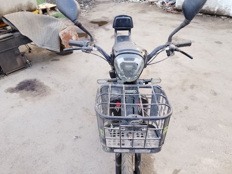 Продам скутер ск8