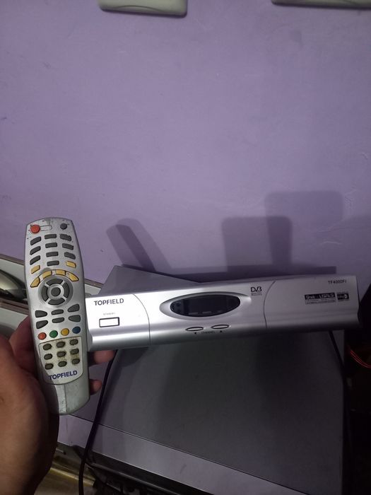 Телевизор тюнер билан бирга. Холати Б/у. Карши ш.