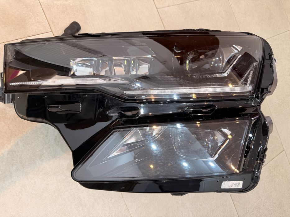 Far original stanga Skoda Karoq full led 2021-2024