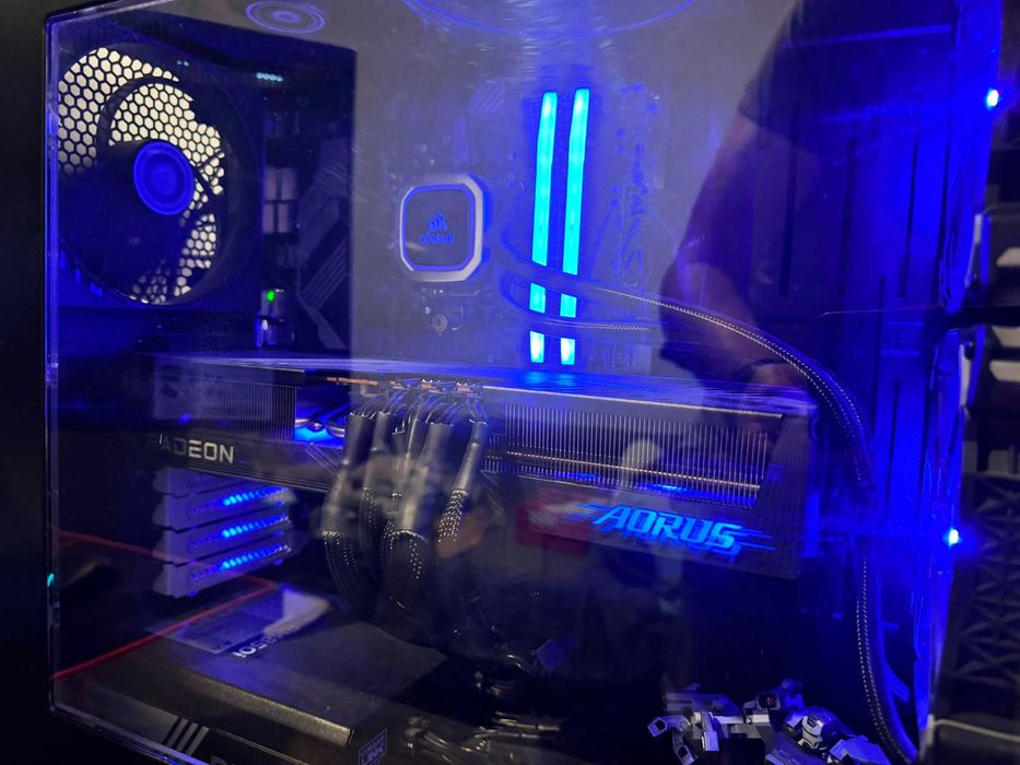 PC 7800X 3D, 32 GB 6000MHz, AMD RADEON 9070 XT 16 GB