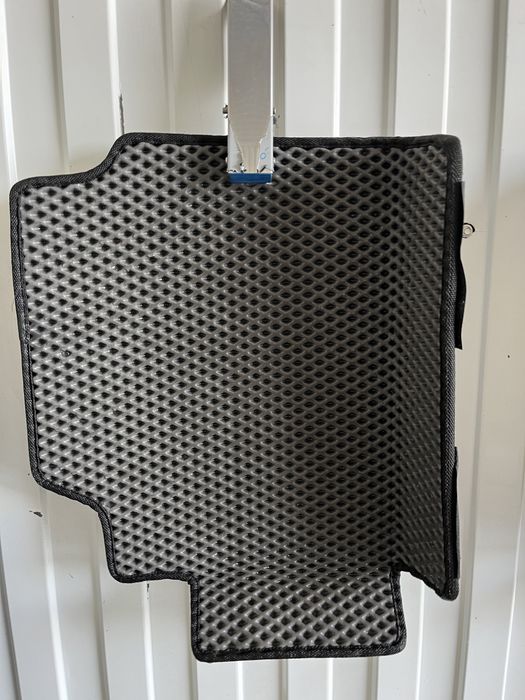 Продам коврики авто ево коврики (Акцент)