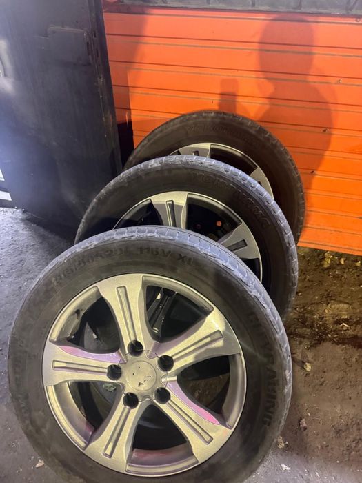 Продам диски с резиной на Lexus 570