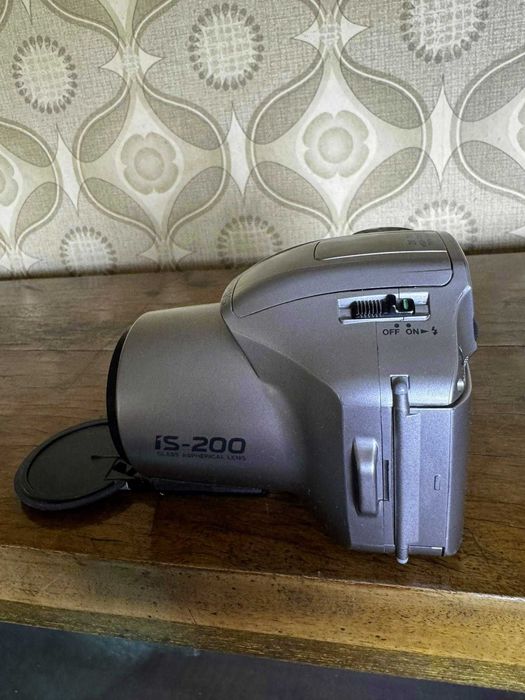 Продавам фотоапарат Olympus IS-200