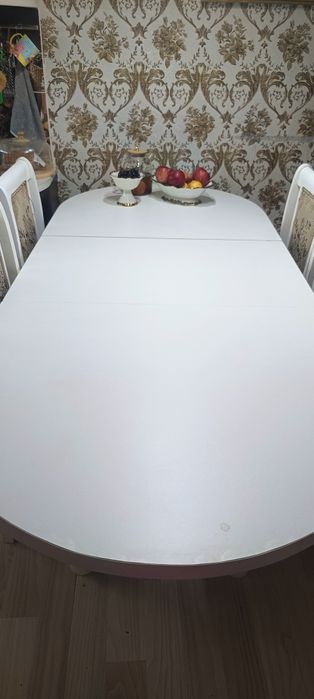 Стол со стульями