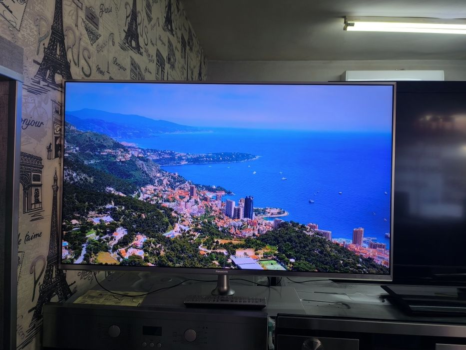 Телевизор Panasonic TX43GXX939 - смарт тв. 43 инча.