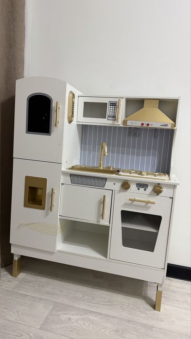 Детская деревянная кухня