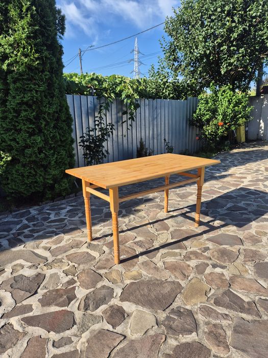 Mese și scaune lemn masiv