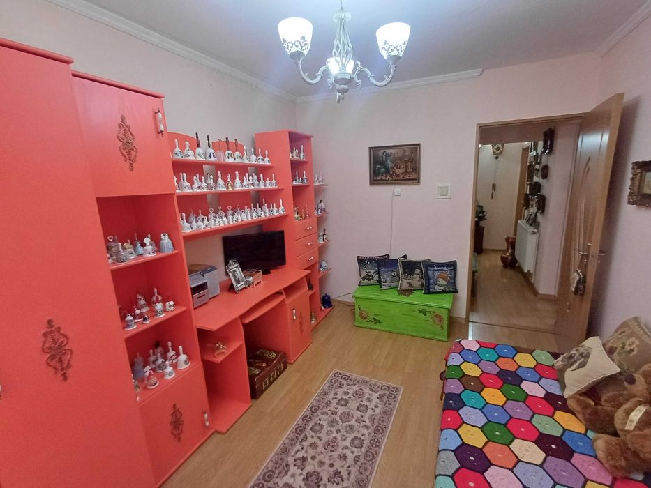 Vand ap 3 camere Robea etajul 1