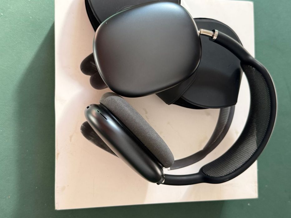 Air pods max 1 почти новый