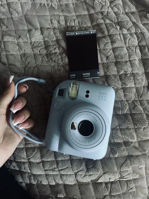голубая камера instax mini 12