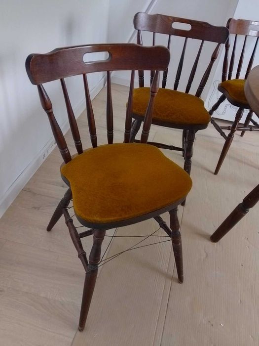 Трапезна маса и столове