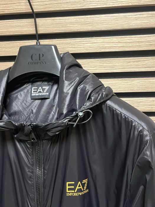 EA7 Emporio Armani : НОВО преходно яке размер Л  / Оригинал