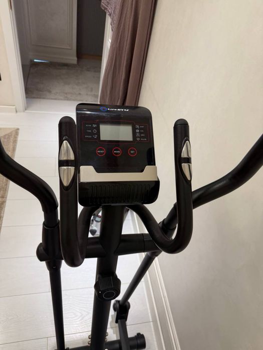 Эллиптический тренажёр LifeGYM 2 в 1