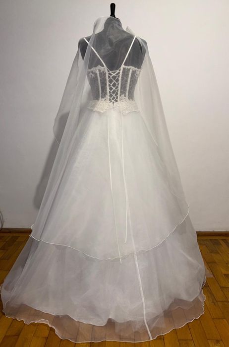 Vand rochie de mireasa 2 piese