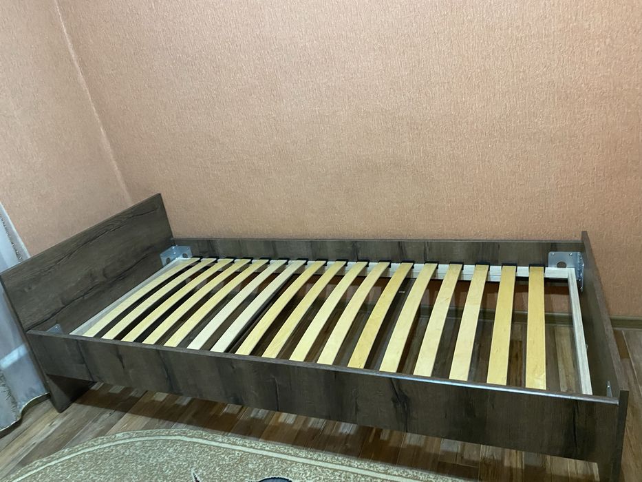 Продам кровать с матрасом