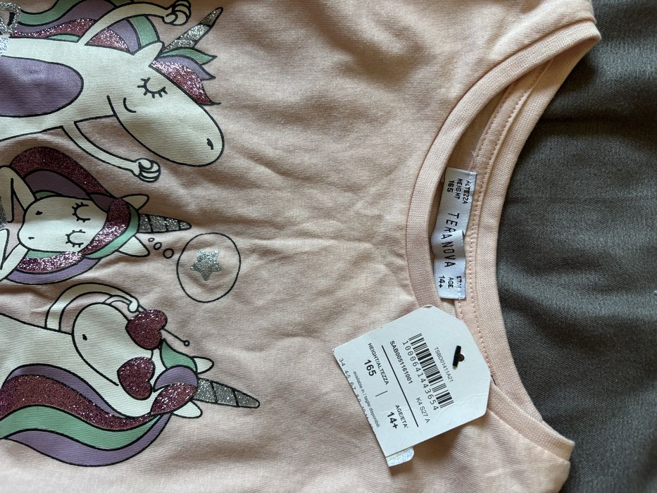 Fudbolka 2xil razmer va 2 xil rangda