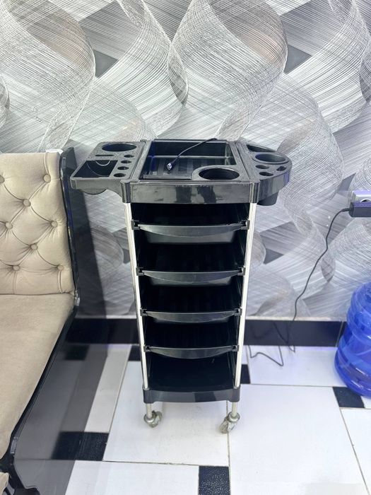 Помошница сотилади