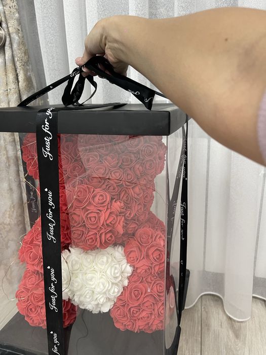 Продается красивая мишка из роз