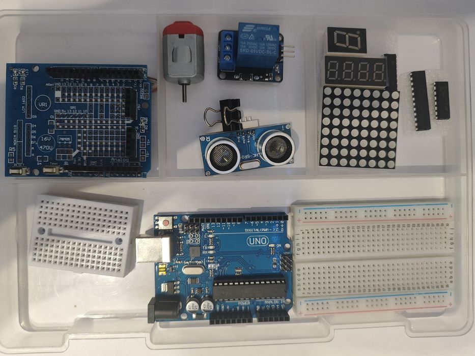 Arduino UNO R3 .