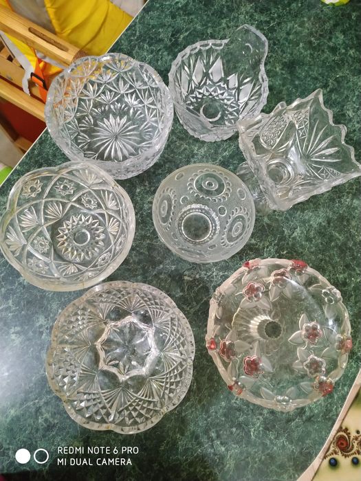 Салатницы и разная посуда.
