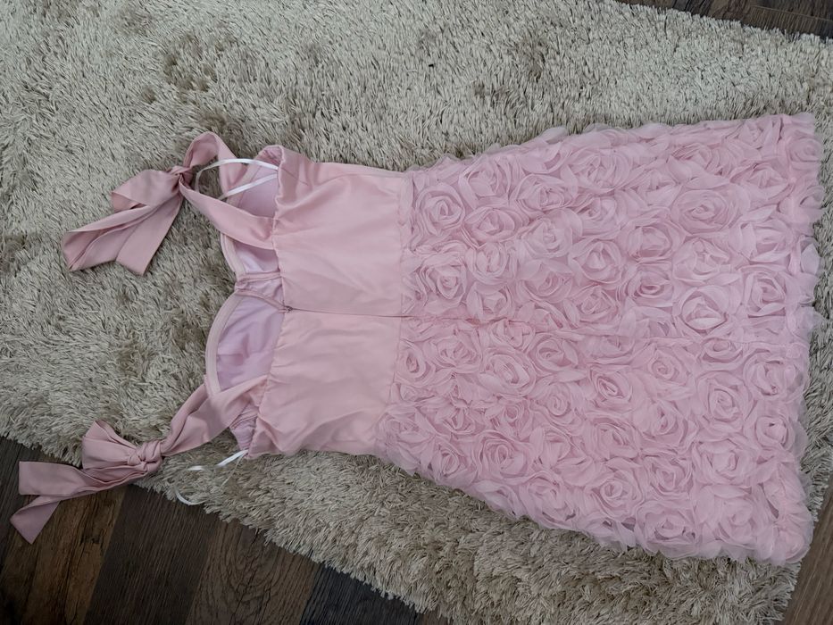 Офицялна рокля с рози