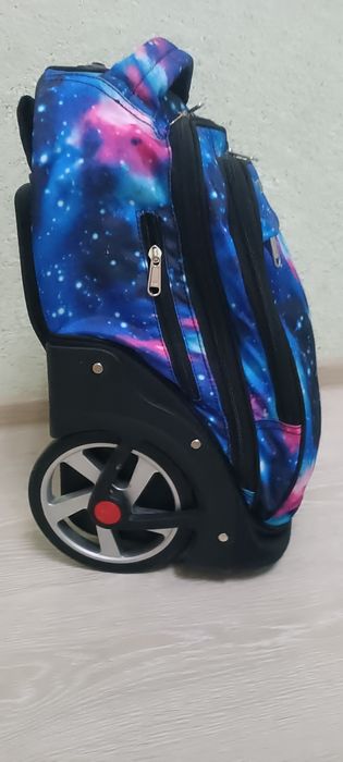 Чемодан на колесиках