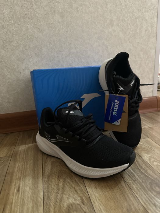 Кроссовки Joma.