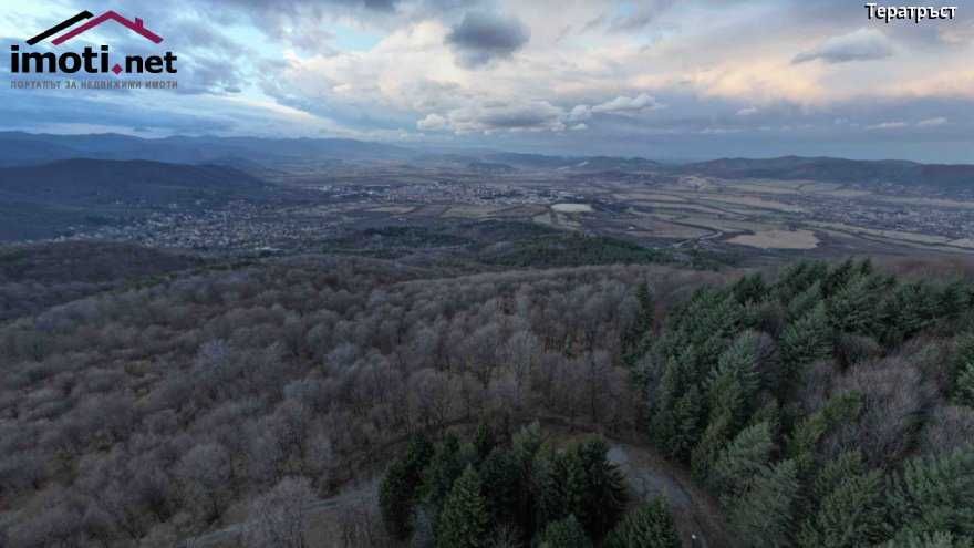 Почивна база с прилежащ терен, 10000 м2;  София област, гр. Ботевград