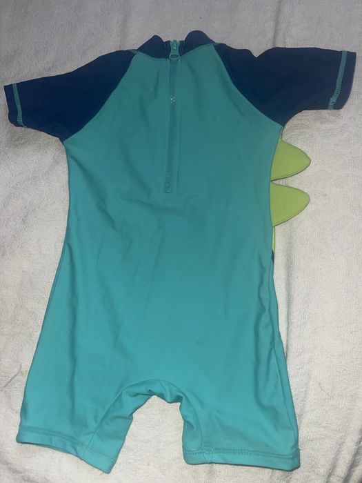 Costum bebelus cu protectie UV