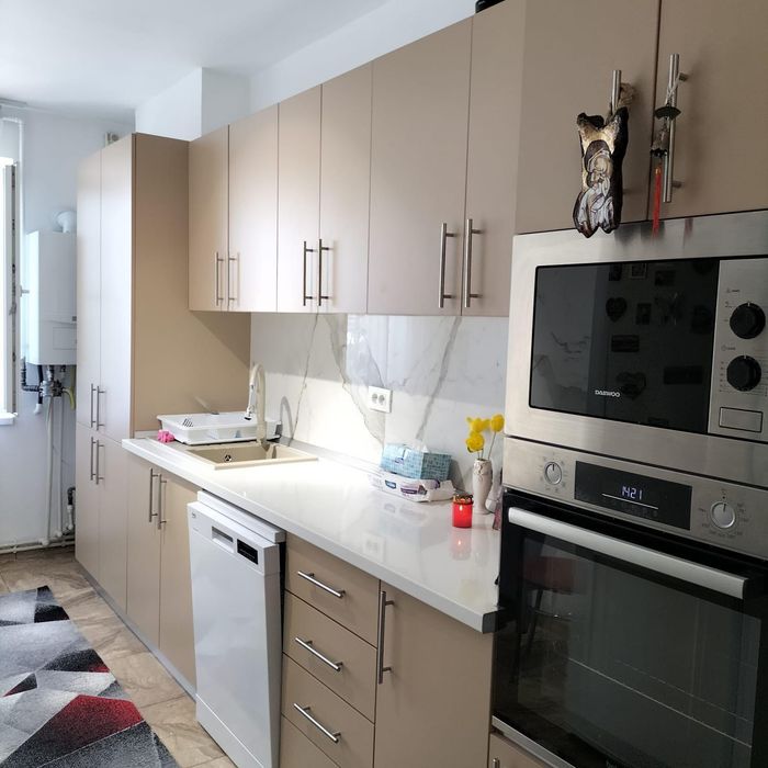 Apartament cu 4 camere decomandat