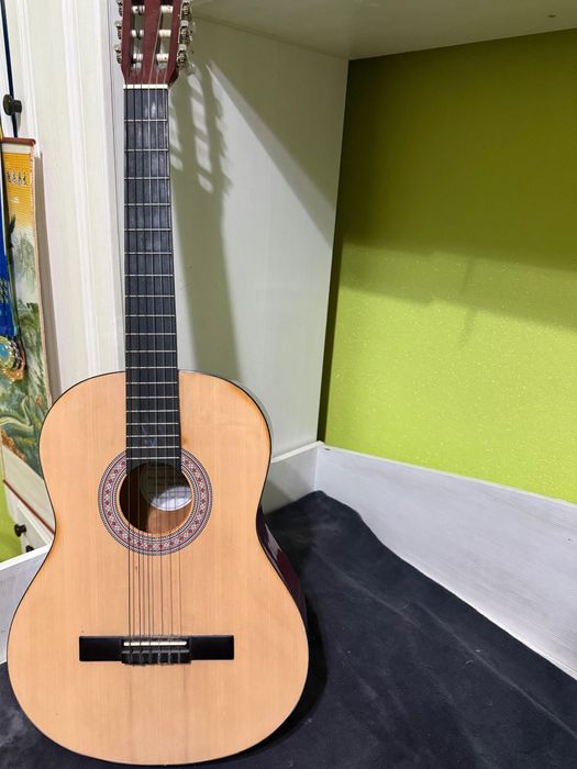 Продам гитару в отличном состоянии