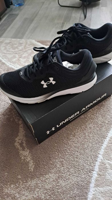 Маратонки Under armour р-р 40.5