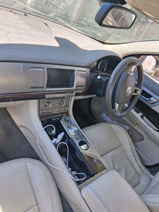 Vand Jaguar XF  detalii in privatt