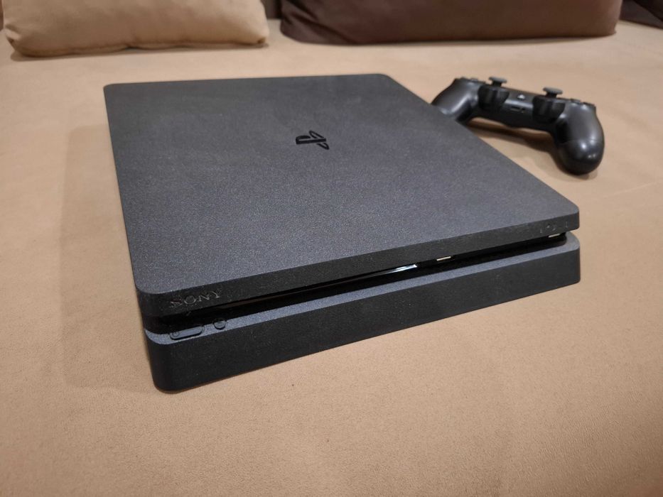 Playstation 4/ 1TB / 1 joystick / 17 игри