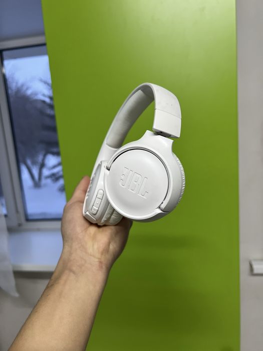 Продам наушники срочно