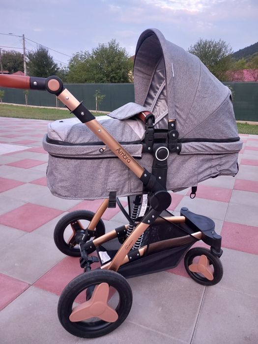 Vând cărucior Coccolle Ambra 3 în 1