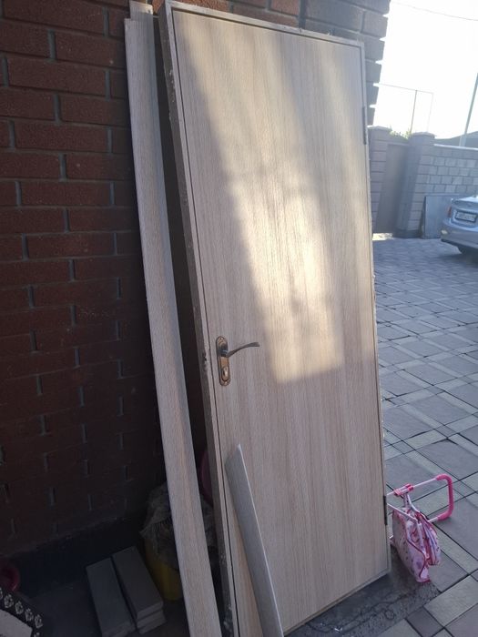 Продам дверь 70-см на 2 м