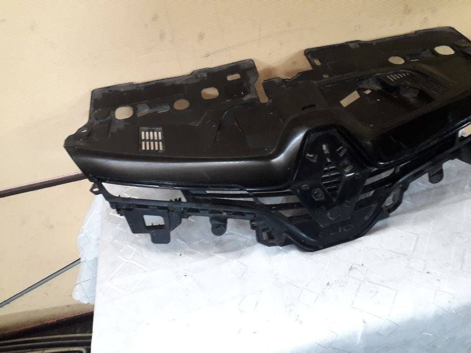 grila radiator renault clio 4 2013