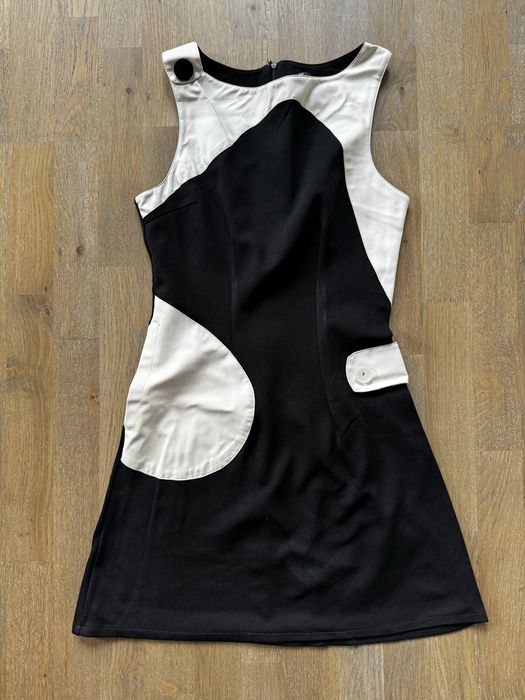 Рокля в бяло и черно