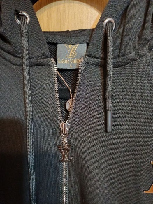 Дамски екип LV, Lразмер