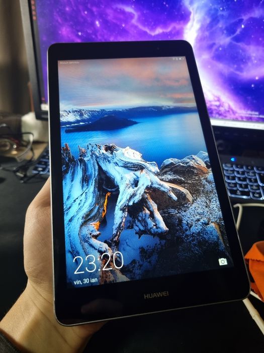 Tableta Huawei in stare excelenta cu incarcator