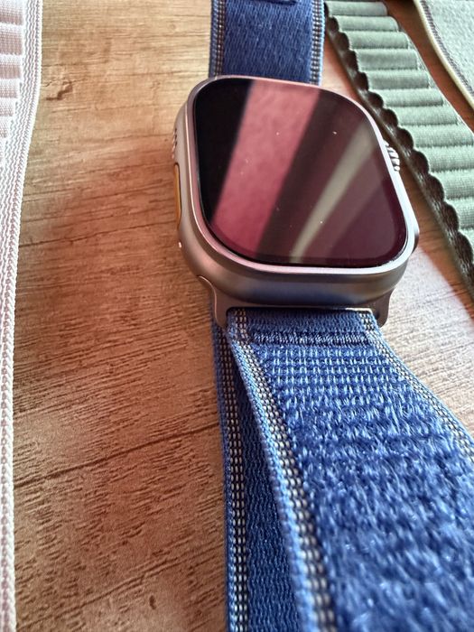Apple Watch Ultra Gen3 - Silver Titanium с 5 оригинални каишки