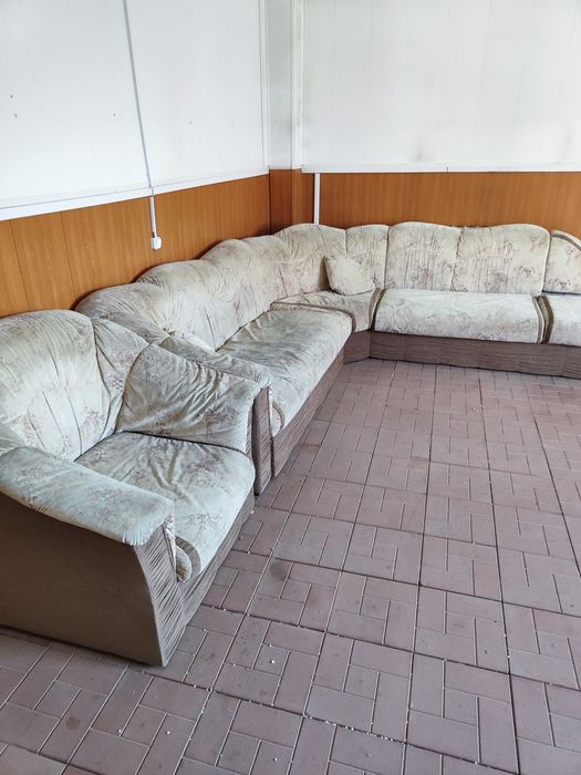 Большой диван с креслом