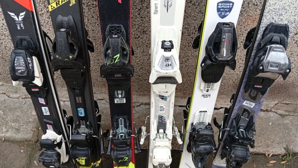 За възрастни и джуниър ски 140/142 см.