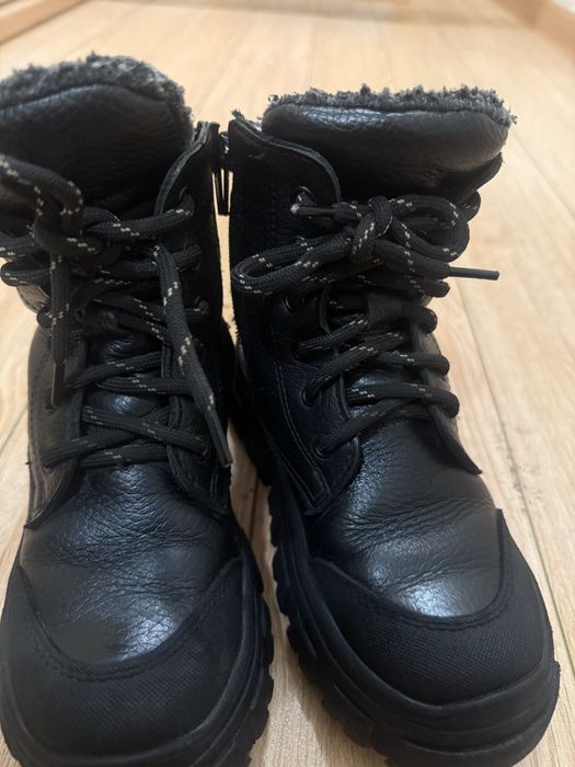 Продам ботинки  зимние для мальчика