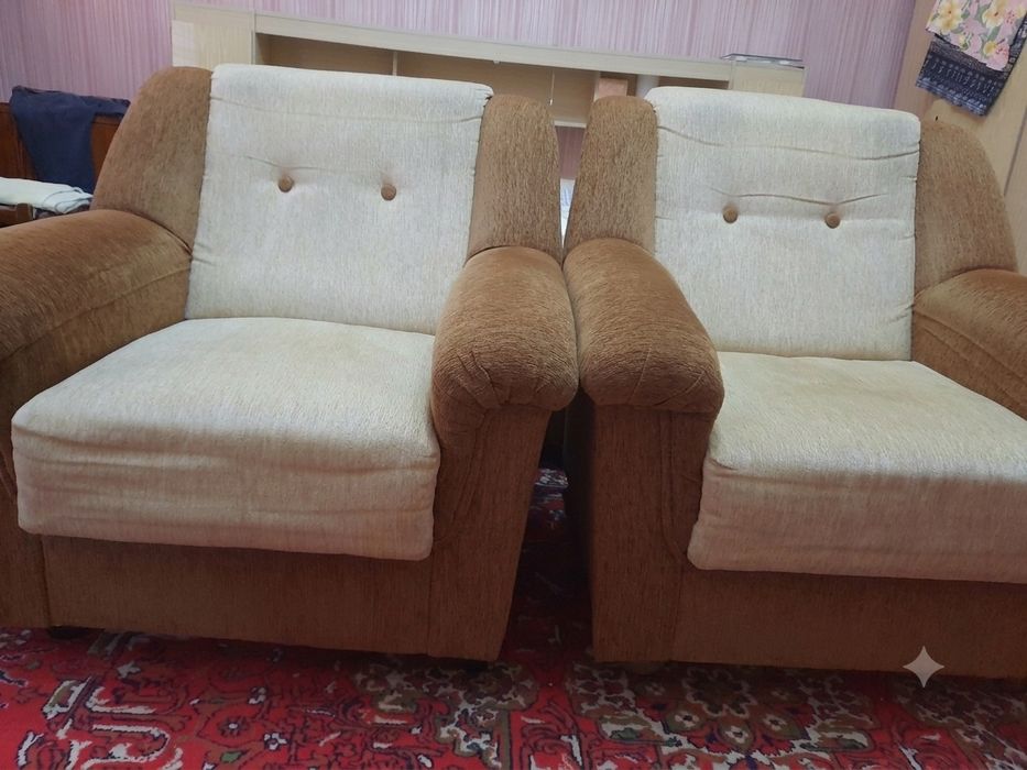 Продаю Диван с креслами ,в хорошем состояние.
