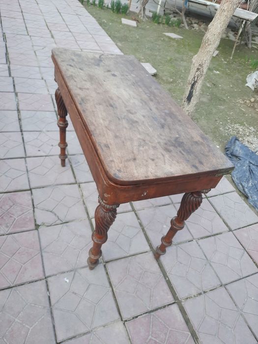 Продаётся комплект из красного дерева.