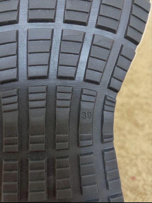 Зимние женские ботинки продам